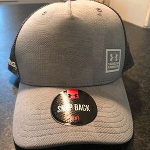 Under Armour Snap Back Golf Hat - NWT